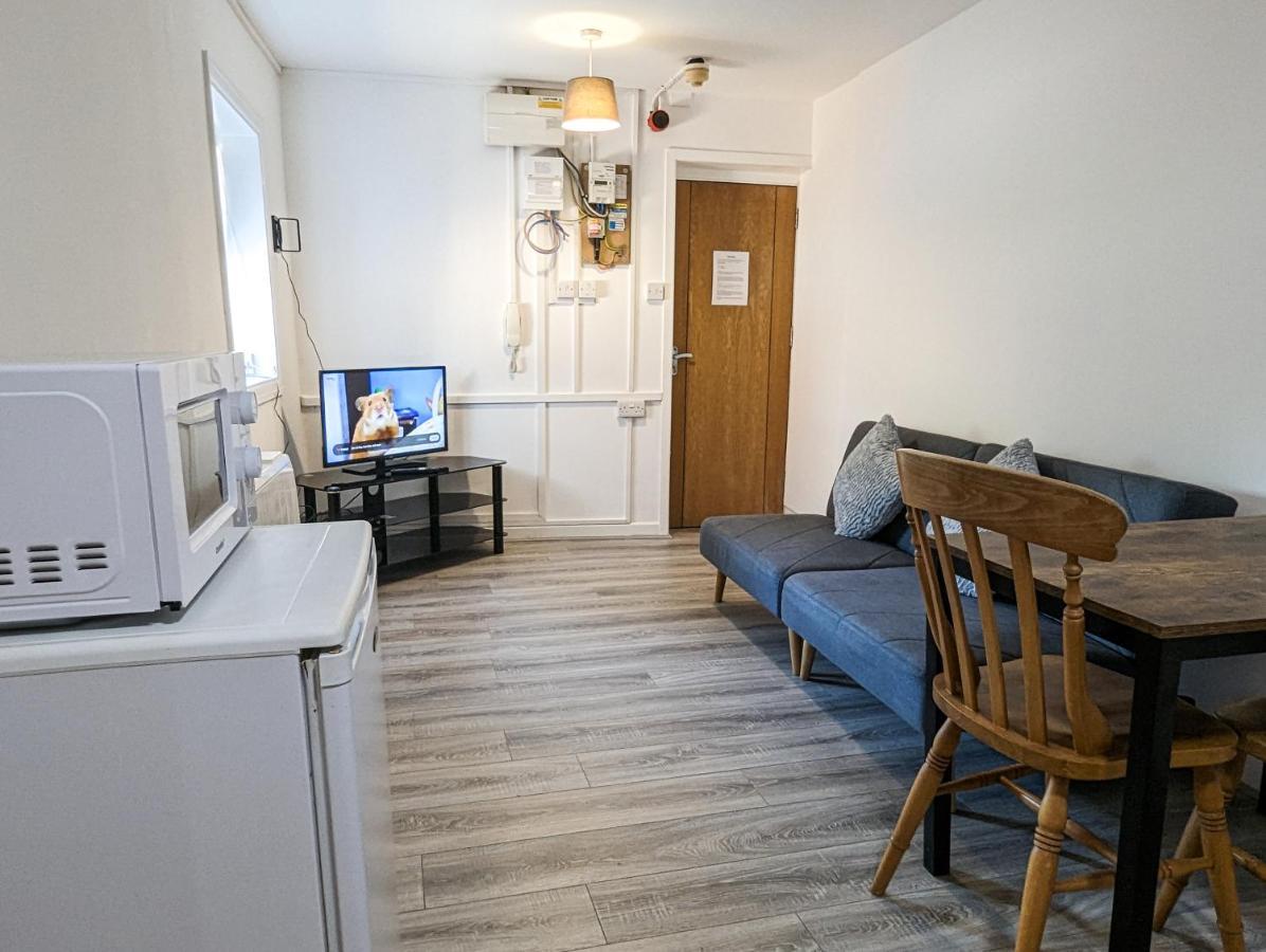Cozy Central Apartments - With Private Kitchens & Bathrooms Портцмаус Экстерьер фото