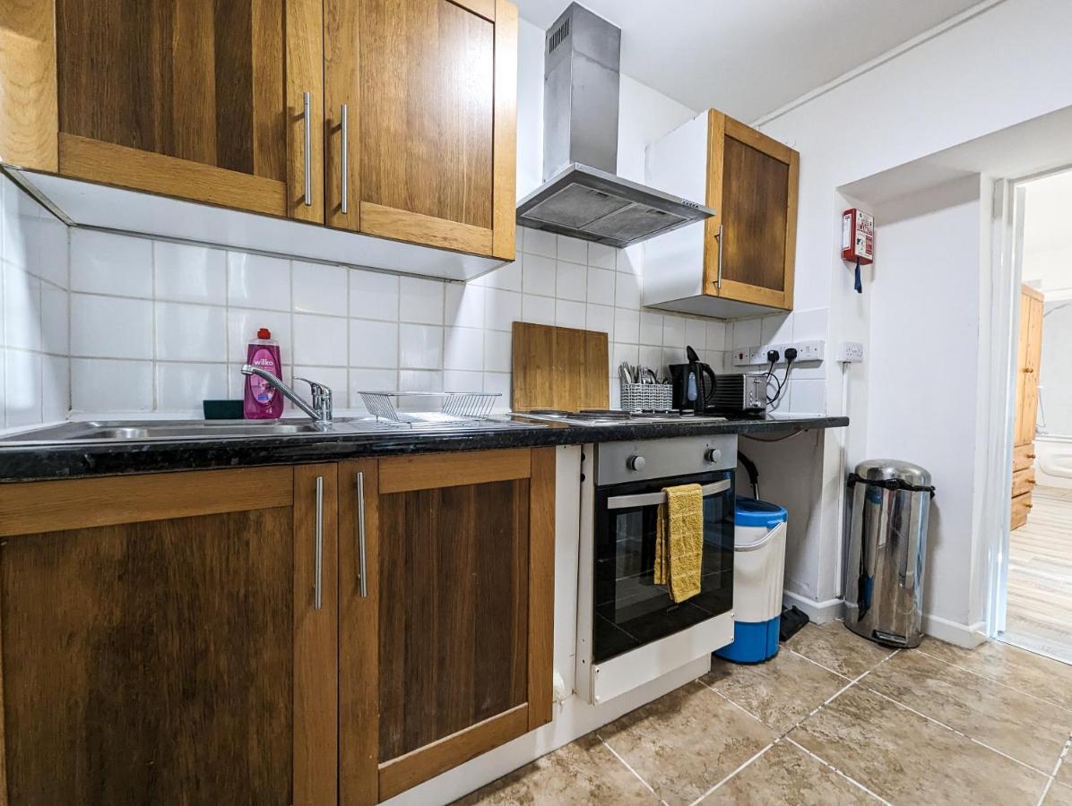 Cozy Central Apartments - With Private Kitchens & Bathrooms Портцмаус Экстерьер фото