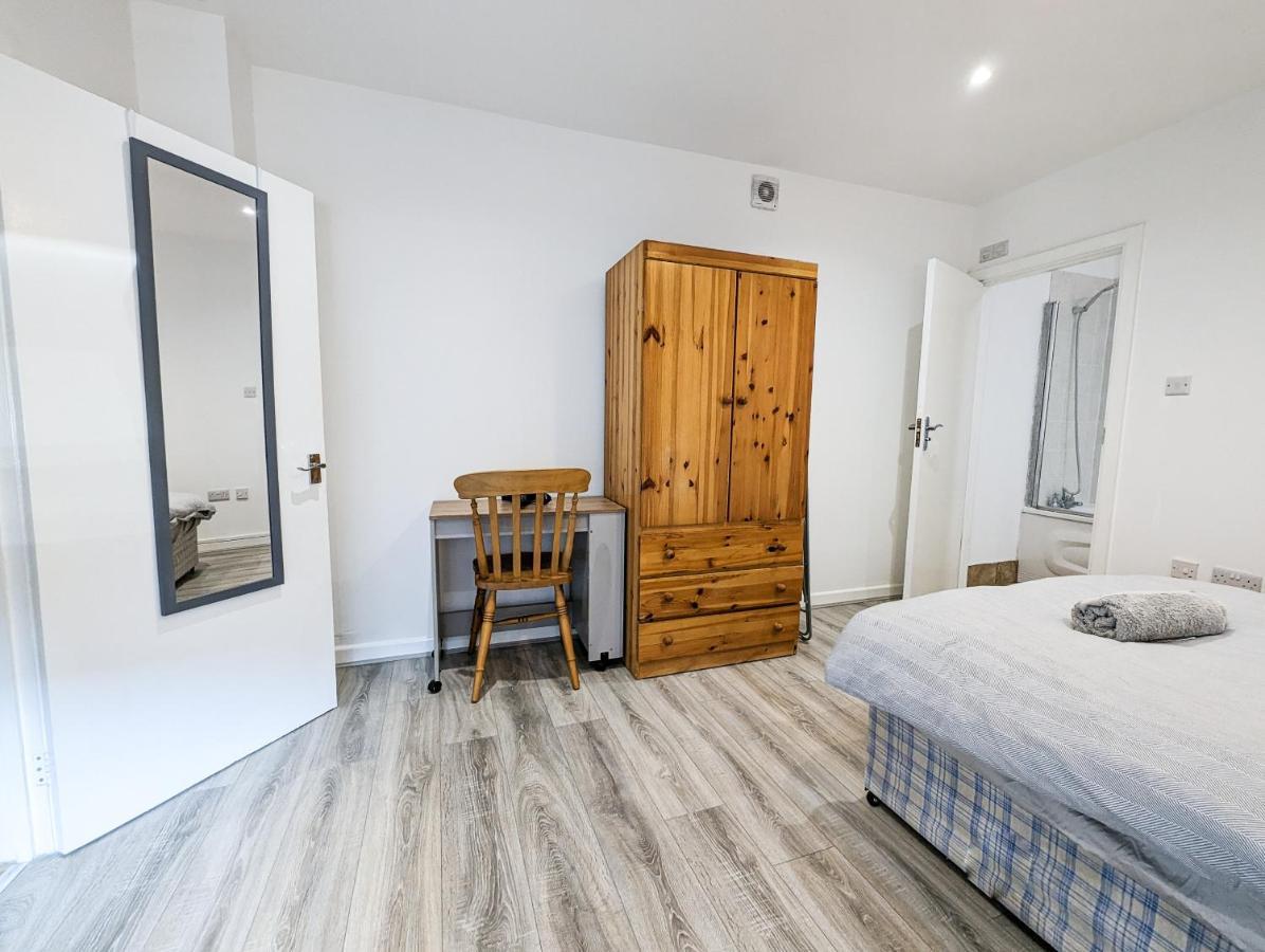 Cozy Central Apartments - With Private Kitchens & Bathrooms Портцмаус Экстерьер фото