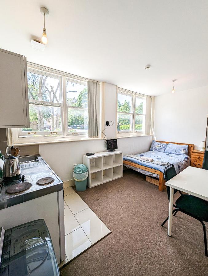 Cozy Central Apartments - With Private Kitchens & Bathrooms Портцмаус Экстерьер фото