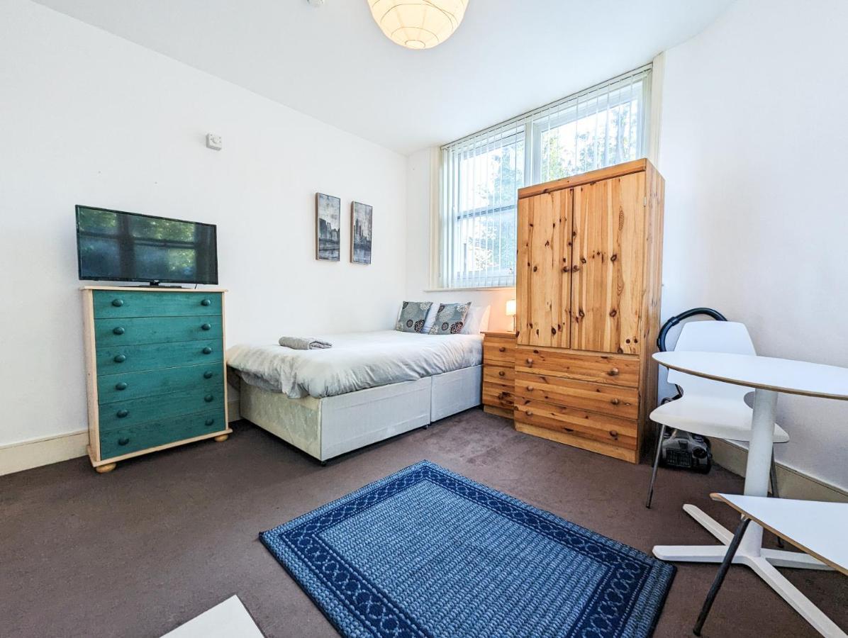 Cozy Central Apartments - With Private Kitchens & Bathrooms Портцмаус Экстерьер фото